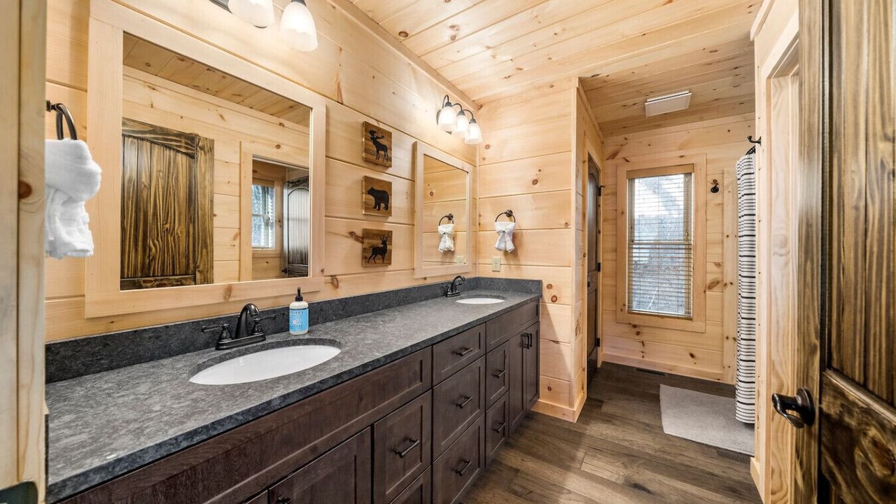 Photo of Bathroom in Maggie Valley