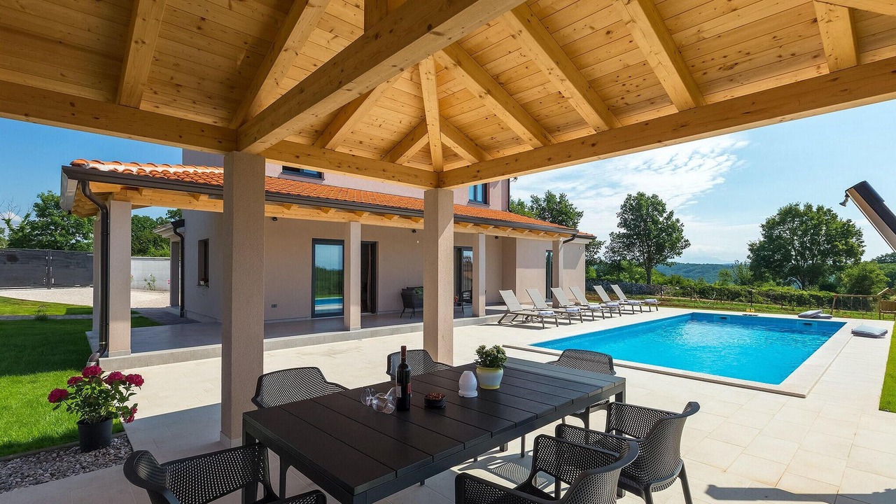Photo of Outdoor in Tinjan