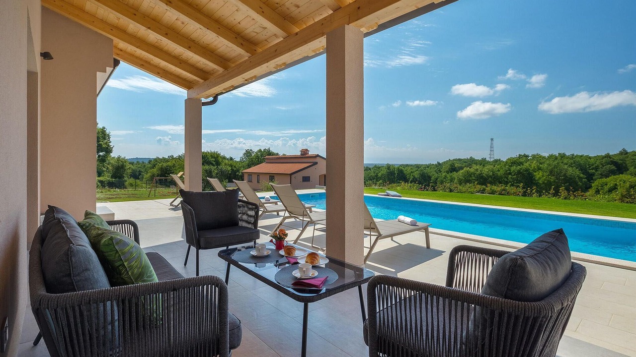 Photo of Outdoor in Tinjan