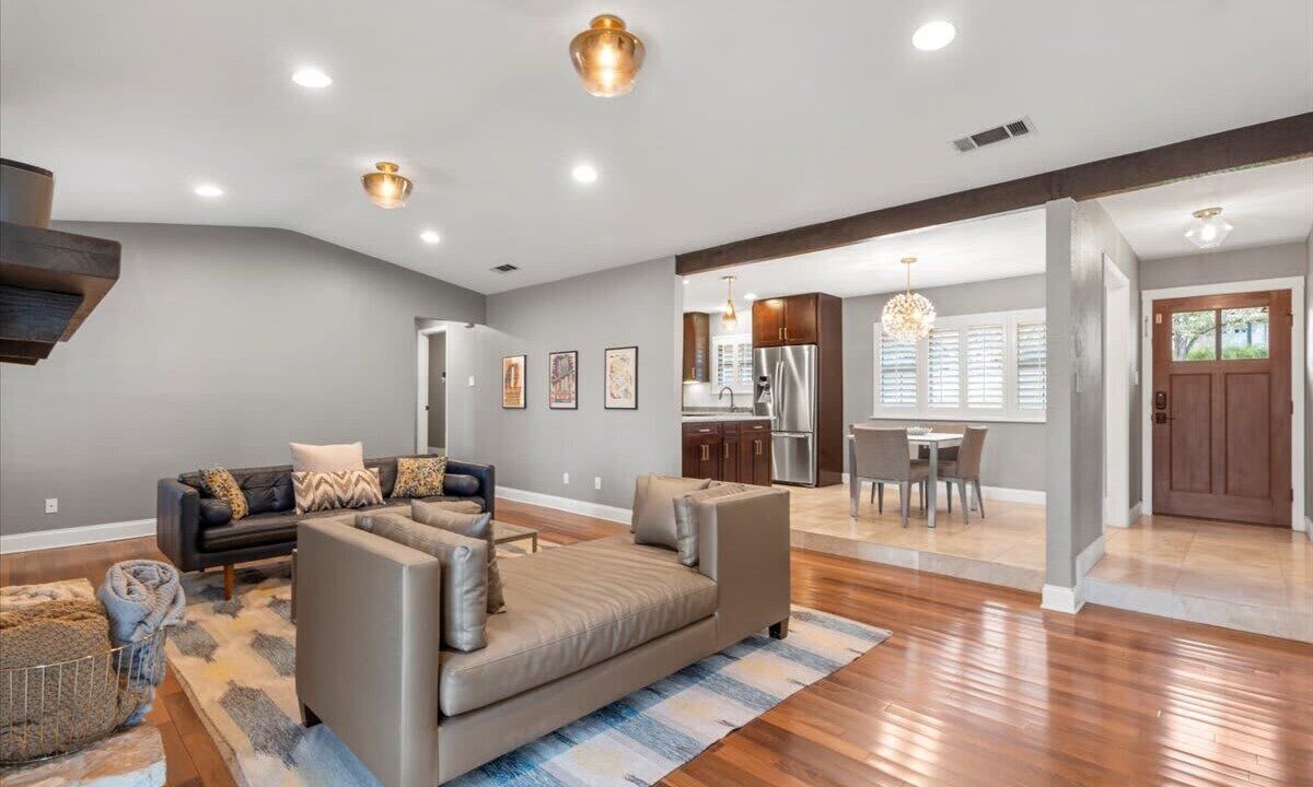Photo of Livingroom in West Oak Hill