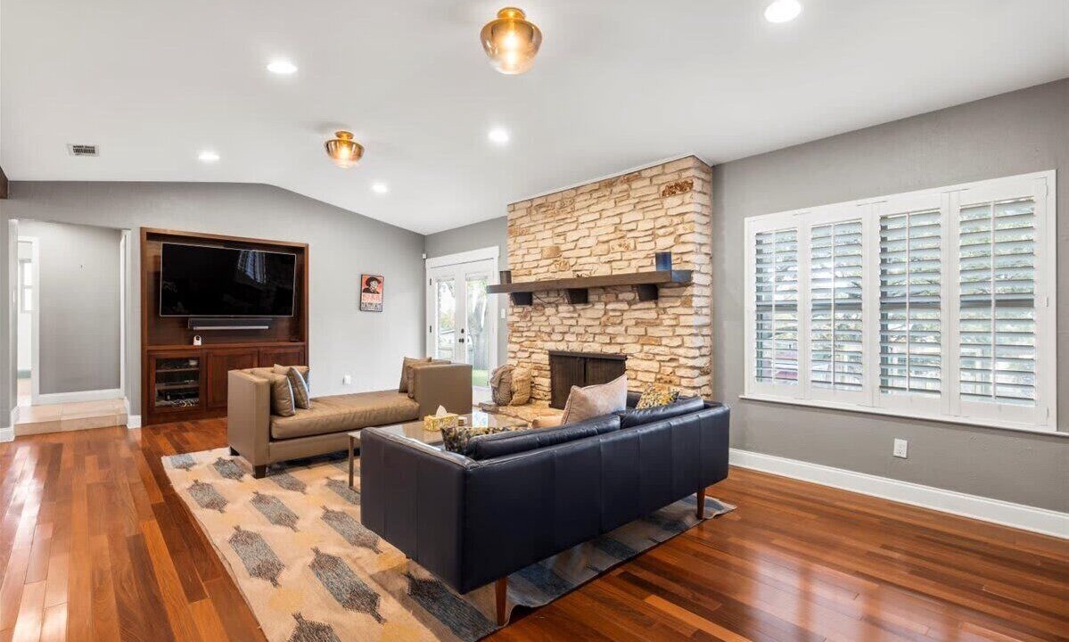 Photo of Livingroom in West Oak Hill