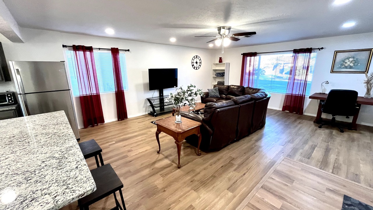 Photo of Livingroom in Paradise Hills Civic