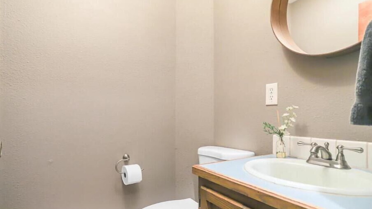 Photo of Bathroom in Sandy