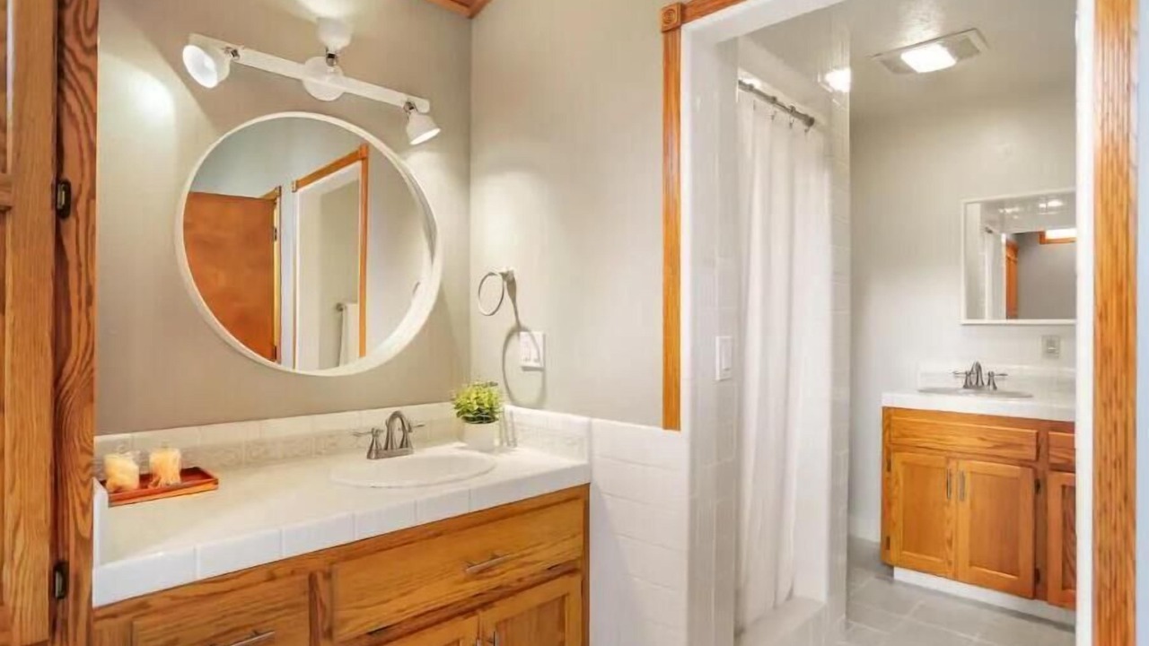 Photo of Bathroom in Sandy