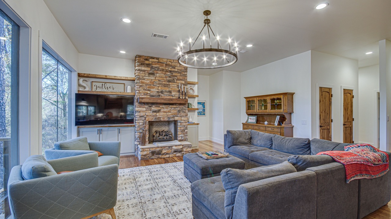 Photo of Livingroom in Tougaloo