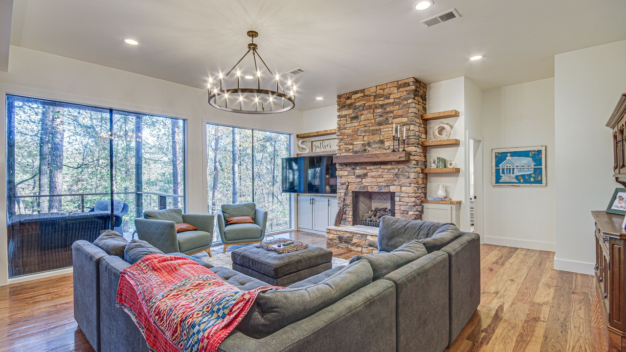 Photo of Livingroom in Tougaloo