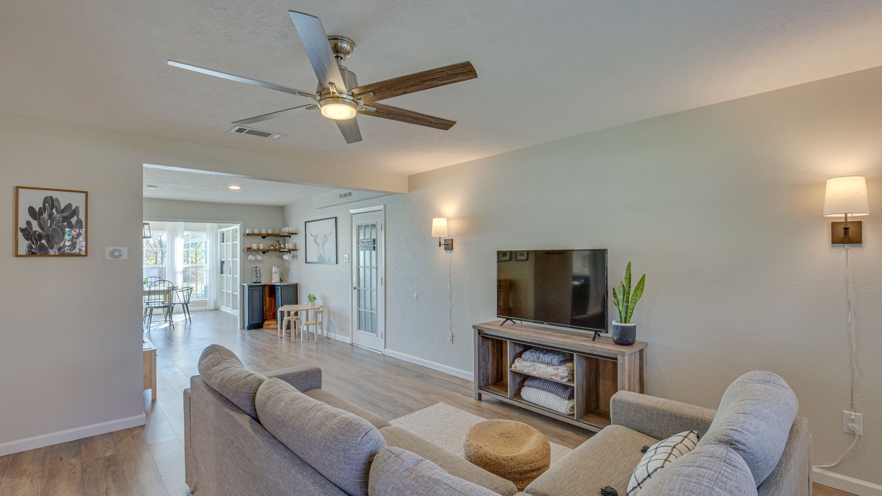 Photo of Livingroom in Aubrey