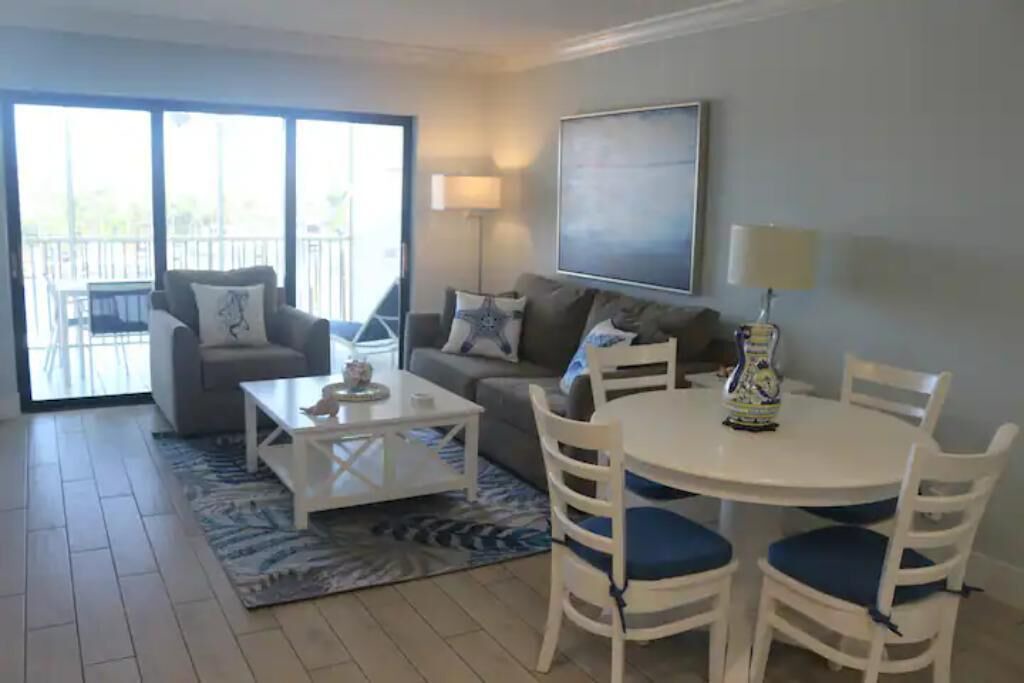 Photo of Livingroom in Captiva