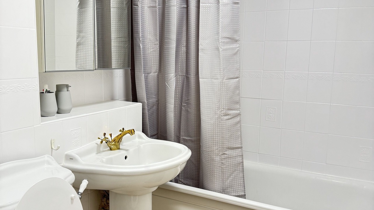 Photo of Bathroom in Alperton