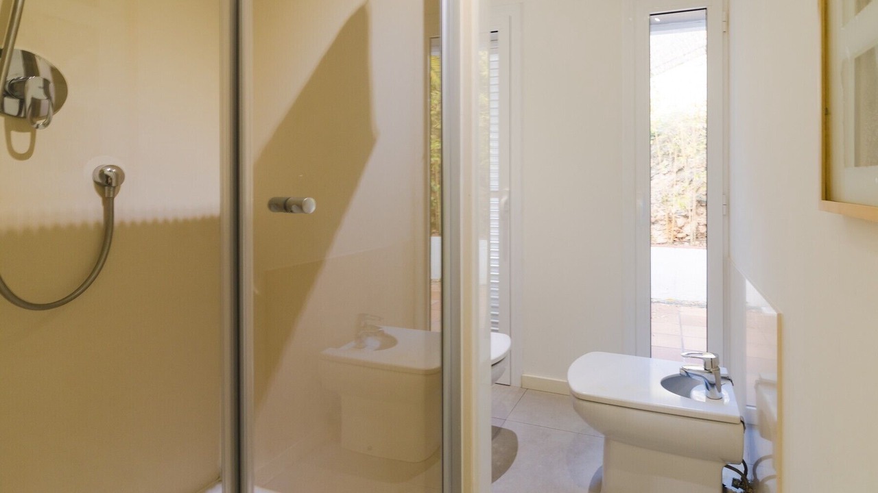 Photo of Bathroom in Quint Mar