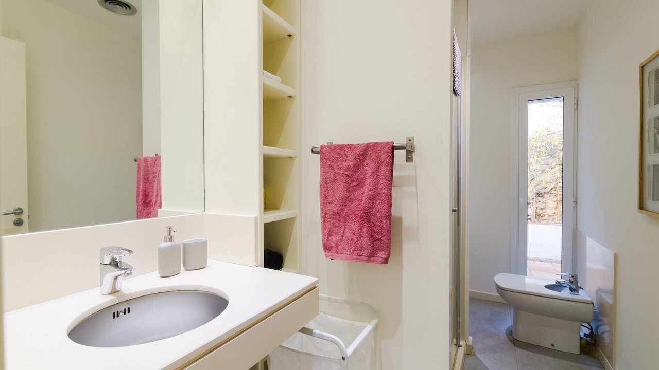 Photo of Bathroom in Quint Mar