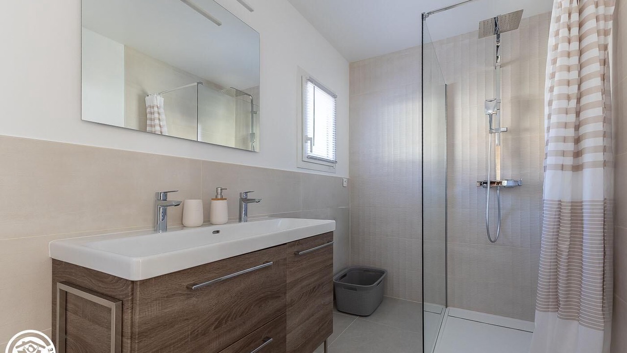 Photo of Bathroom in Saint-Georges-de-Mons