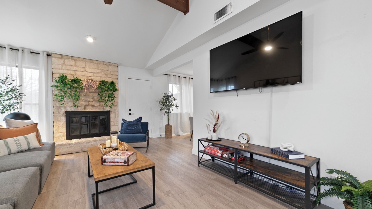 Photo of Livingroom in Pleasant Valley