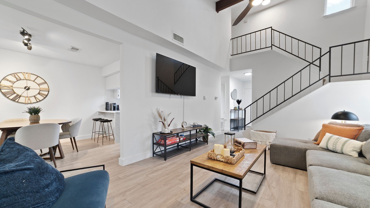 Photo of Livingroom in Pleasant Valley