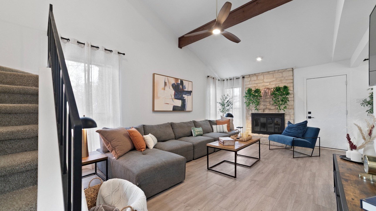 Photo of Livingroom in Pleasant Valley