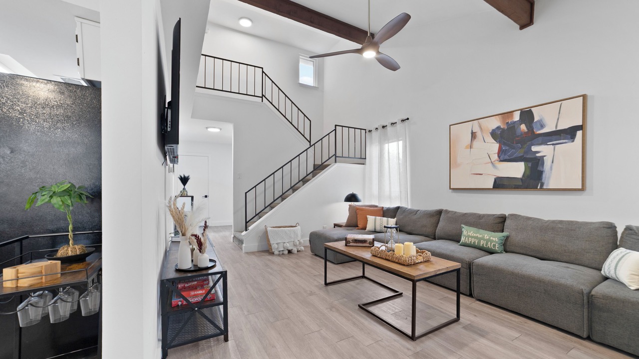 Photo of Livingroom in Pleasant Valley