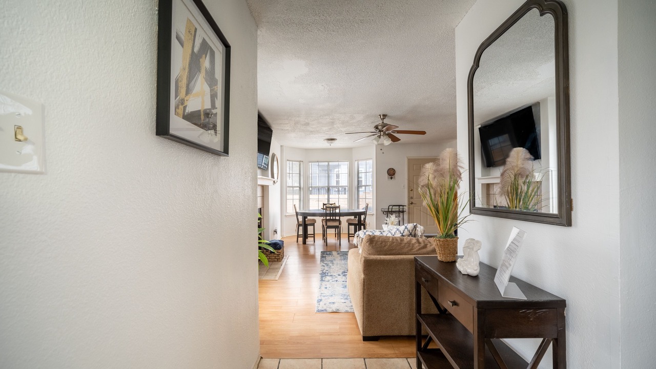 Photo of Livingroom in East Riverside - Oltorf