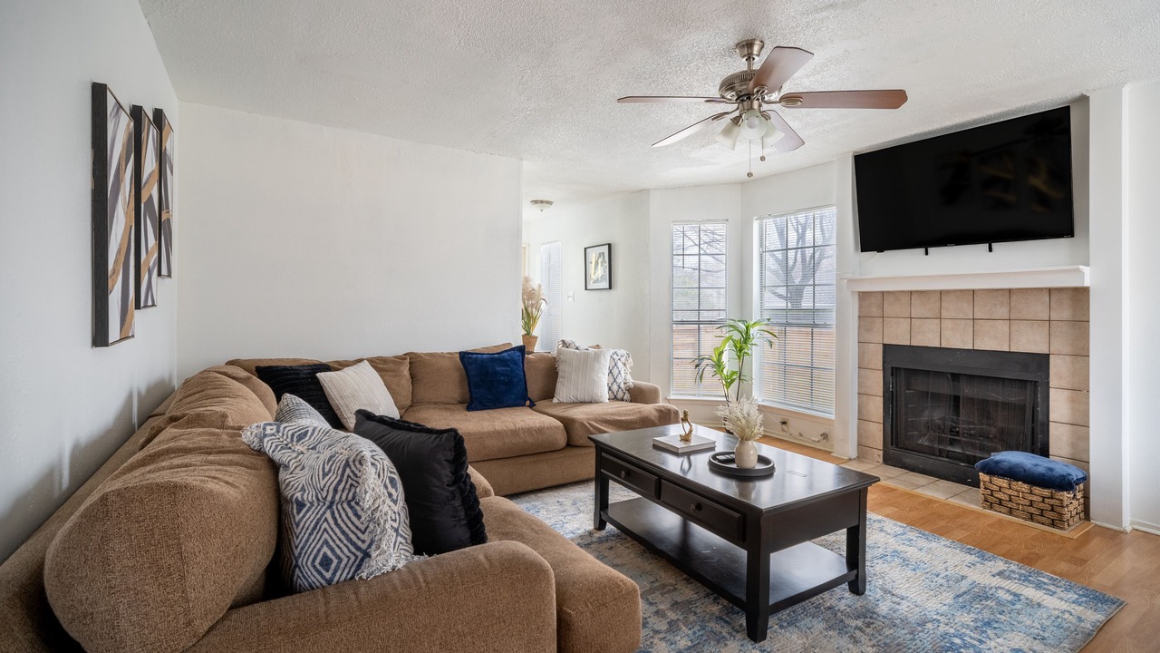 Photo of Livingroom in East Riverside - Oltorf