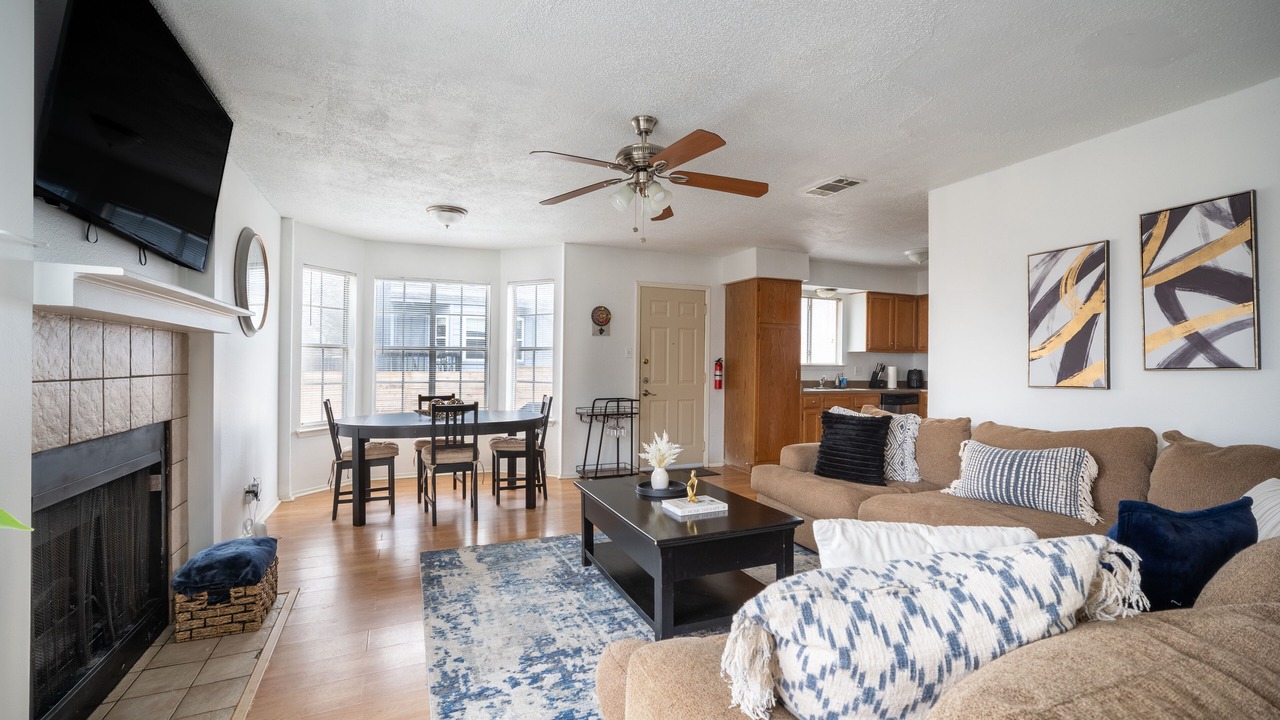Photo of Livingroom in East Riverside - Oltorf