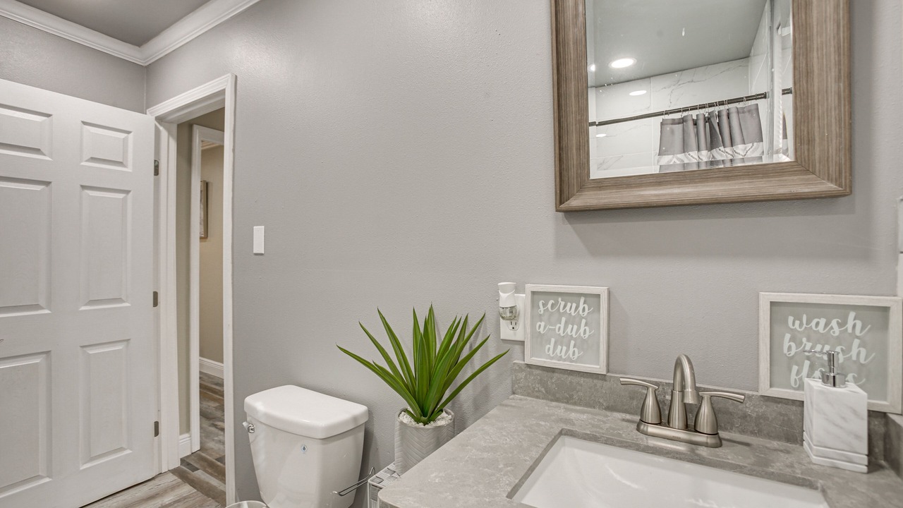 Photo of Bathroom in New Sarpy