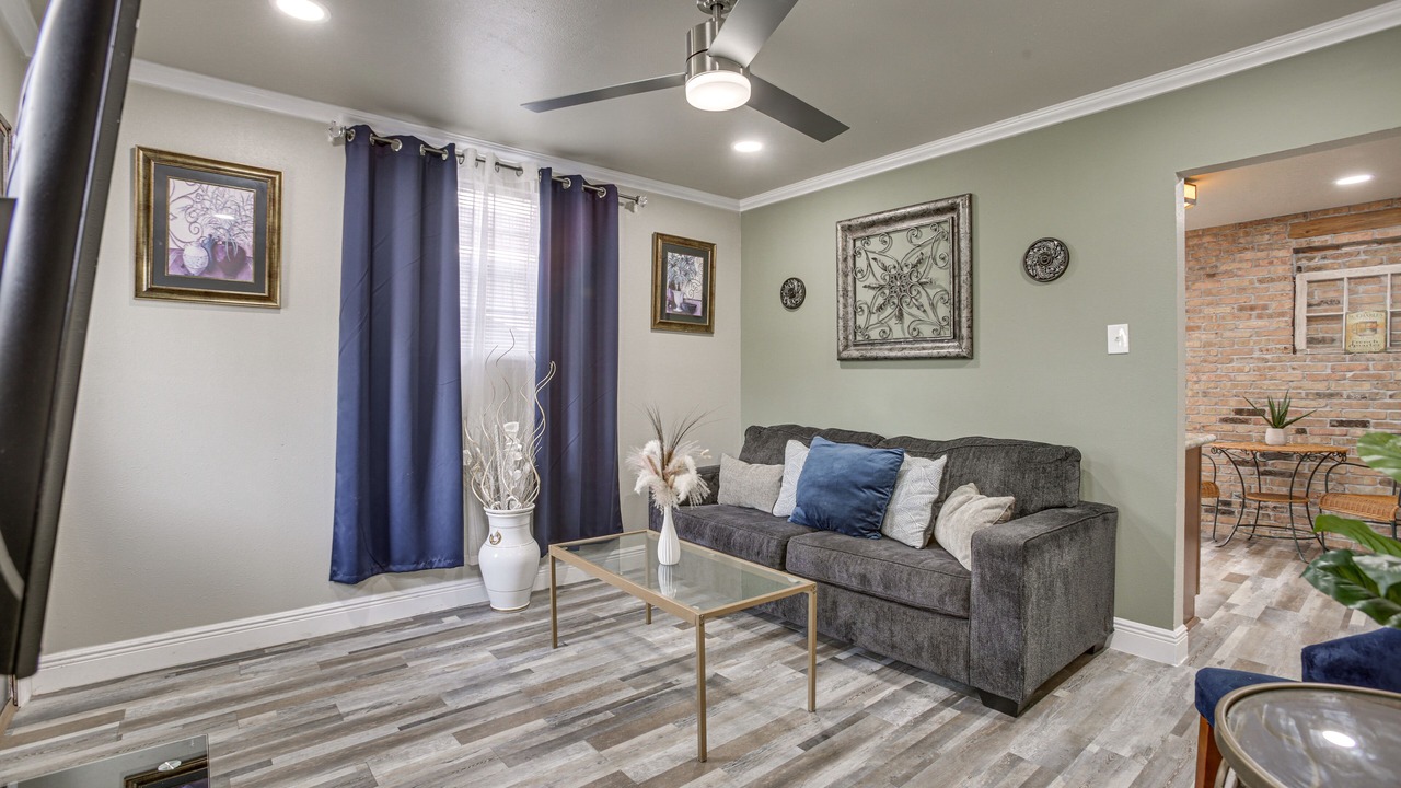 Photo of Livingroom in New Sarpy