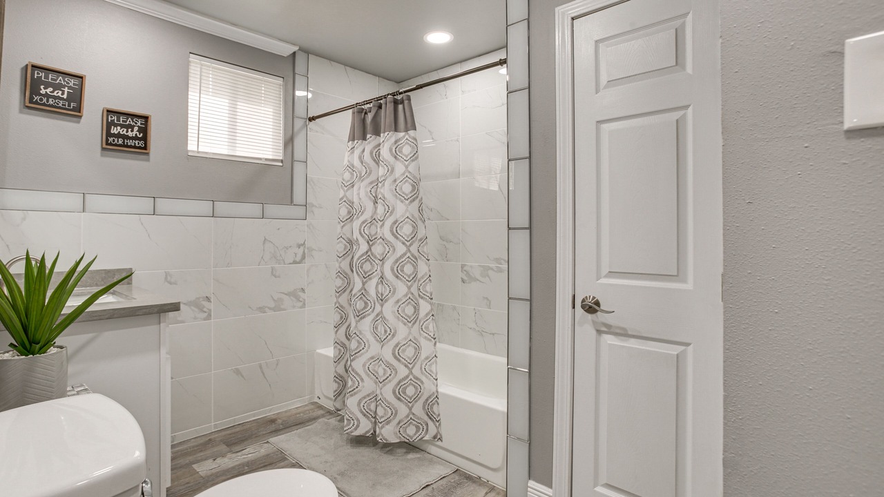 Photo of Bathroom in New Sarpy