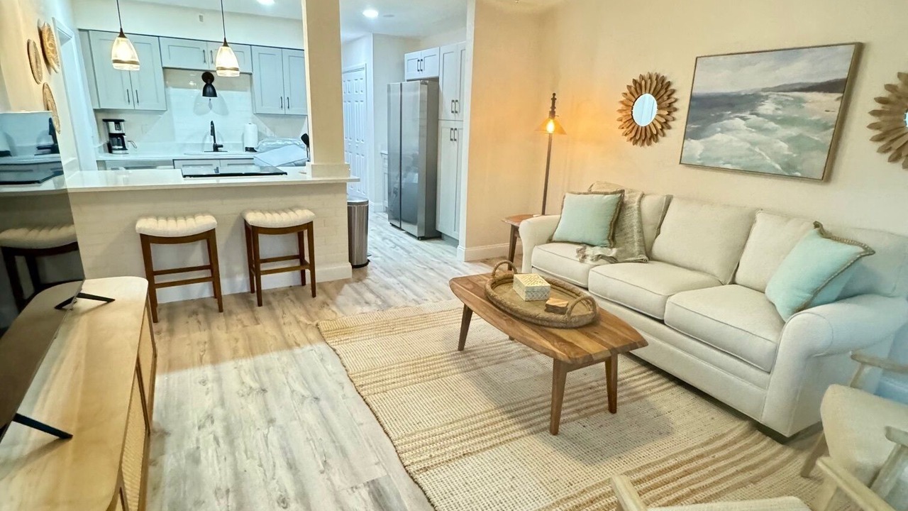 Photo of Livingroom in Treasure Island