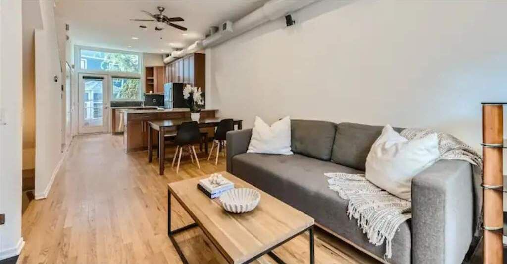 Photo of Livingroom in Wrigleyville