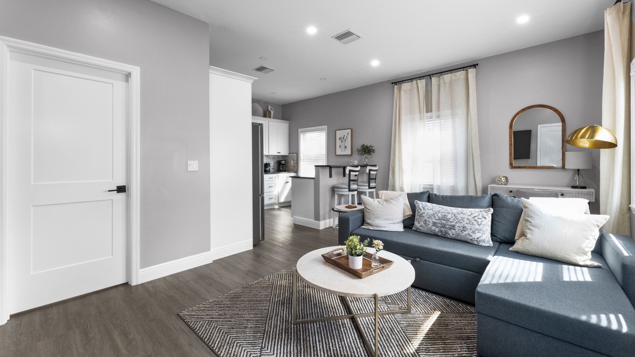 Photo of Livingroom in Historic Uptown