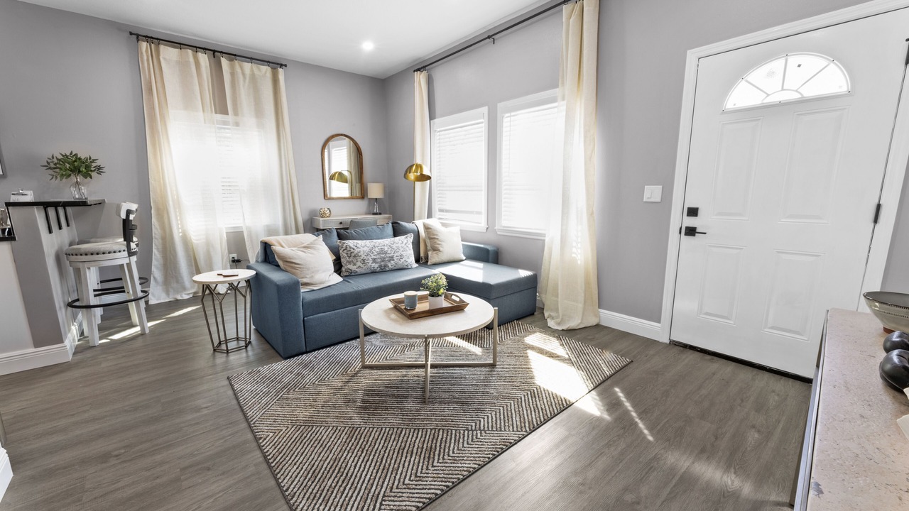 Photo of Livingroom in Historic Uptown