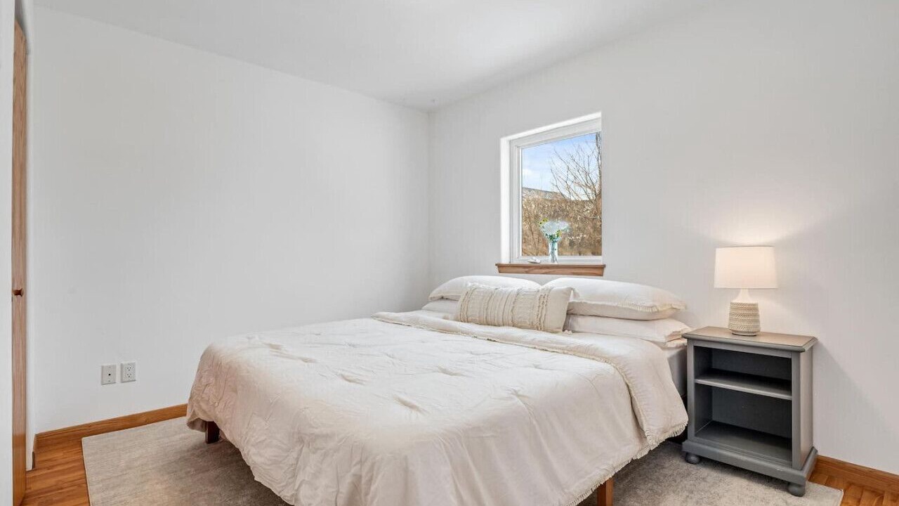 Photo of Bedroom in Basalt