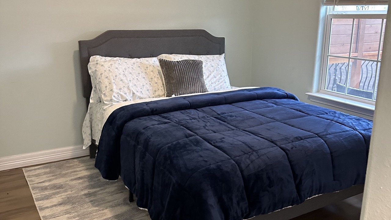 Photo of Bedroom in Northwest Los Angeles Heights