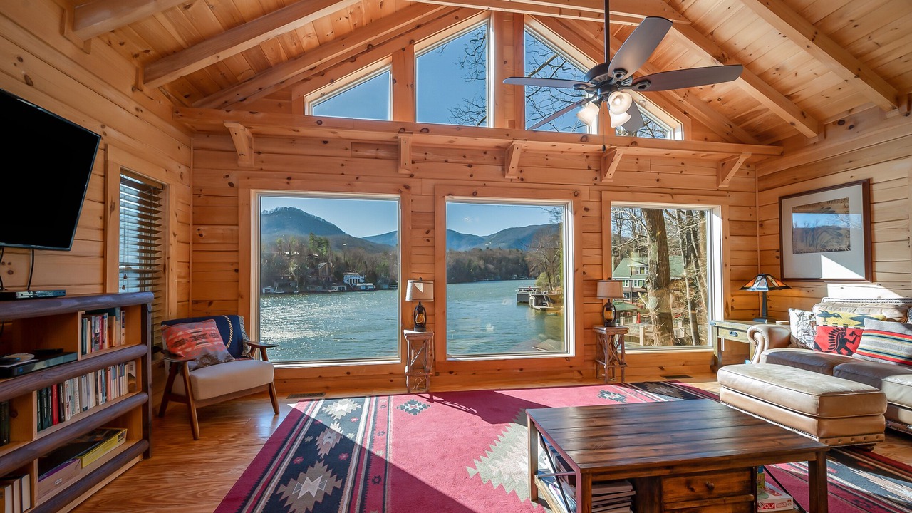Photo of Livingroom in Lake Lure