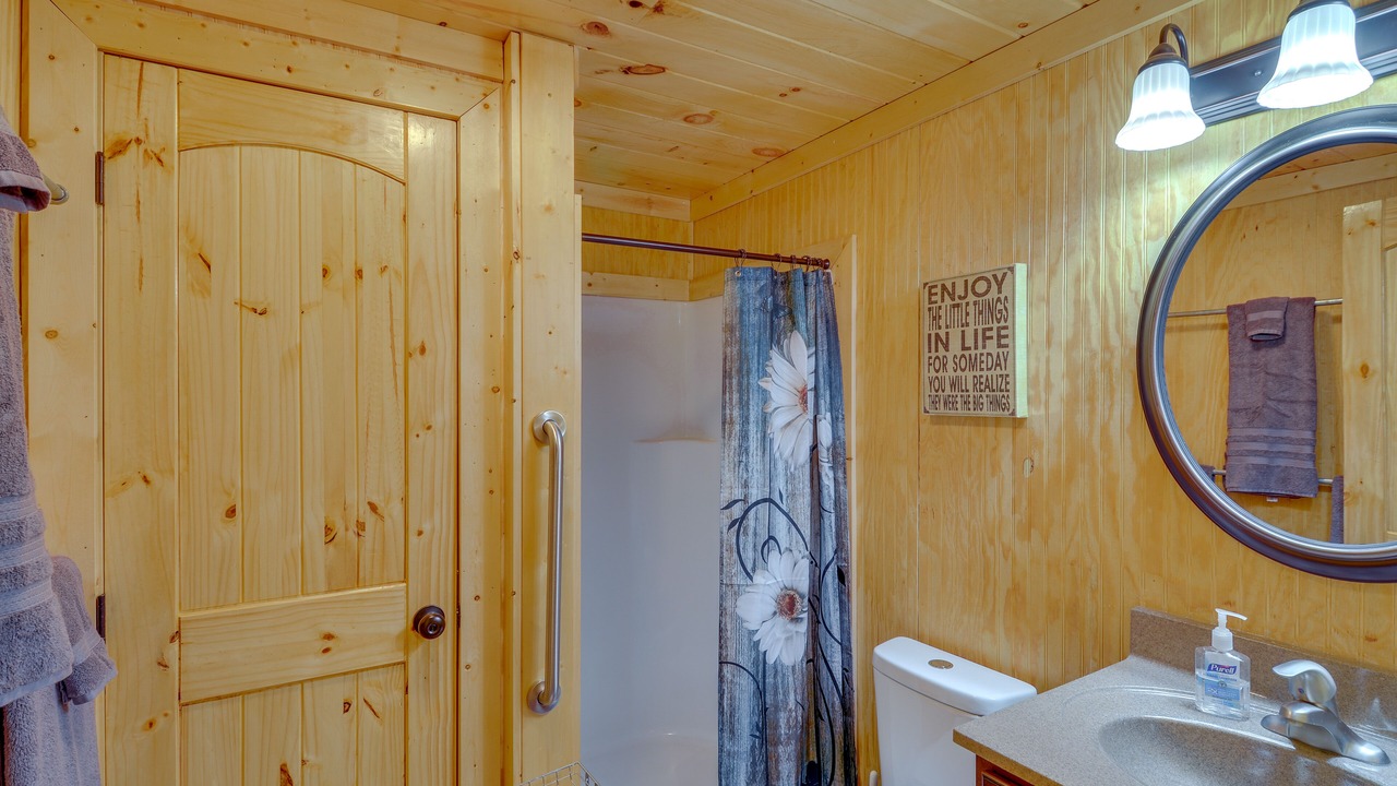 Photo of Bathroom in Beattyville
