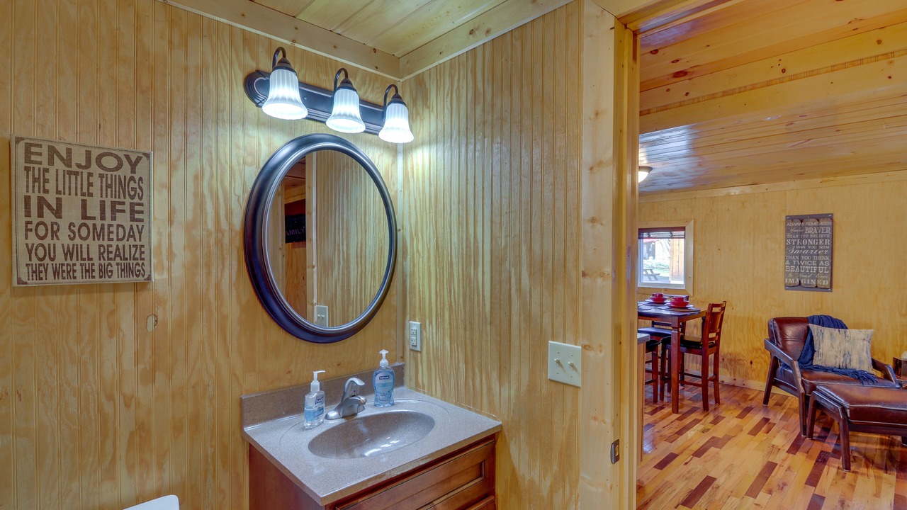 Photo of Bathroom in Beattyville