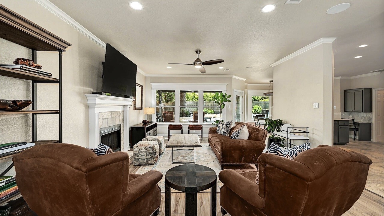 Photo of Livingroom in Deer Creek