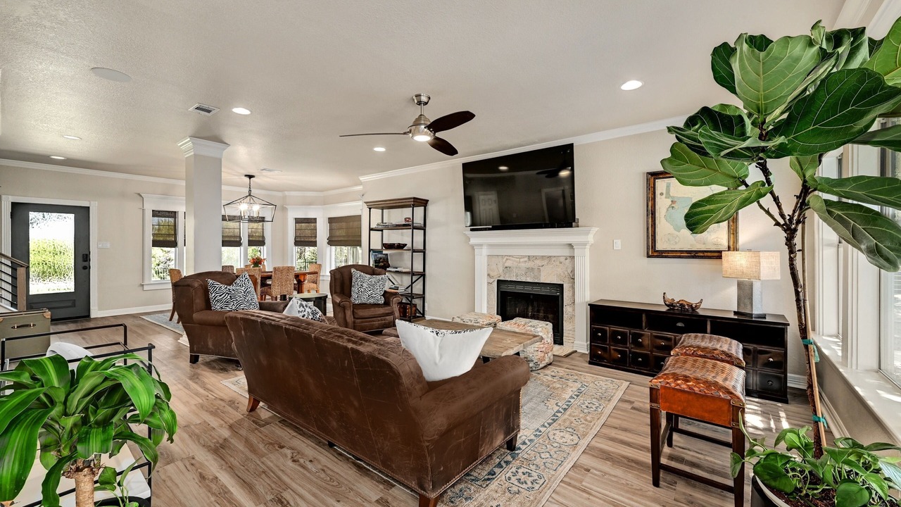 Photo of Livingroom in Deer Creek