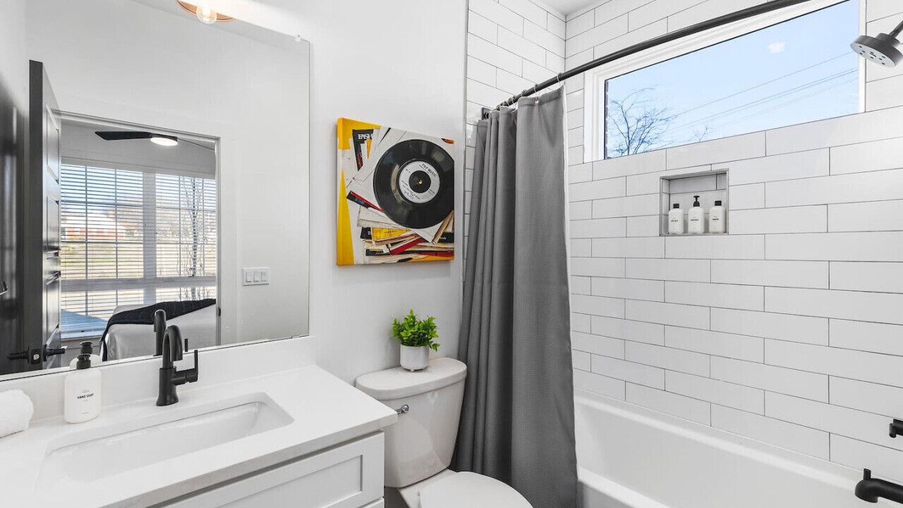 Photo of Bathroom in Cleveland Park