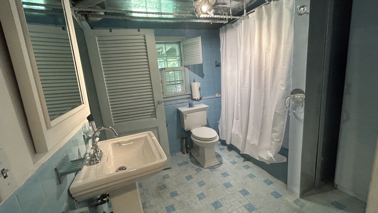 Photo of Bathroom in Lagoon Heights