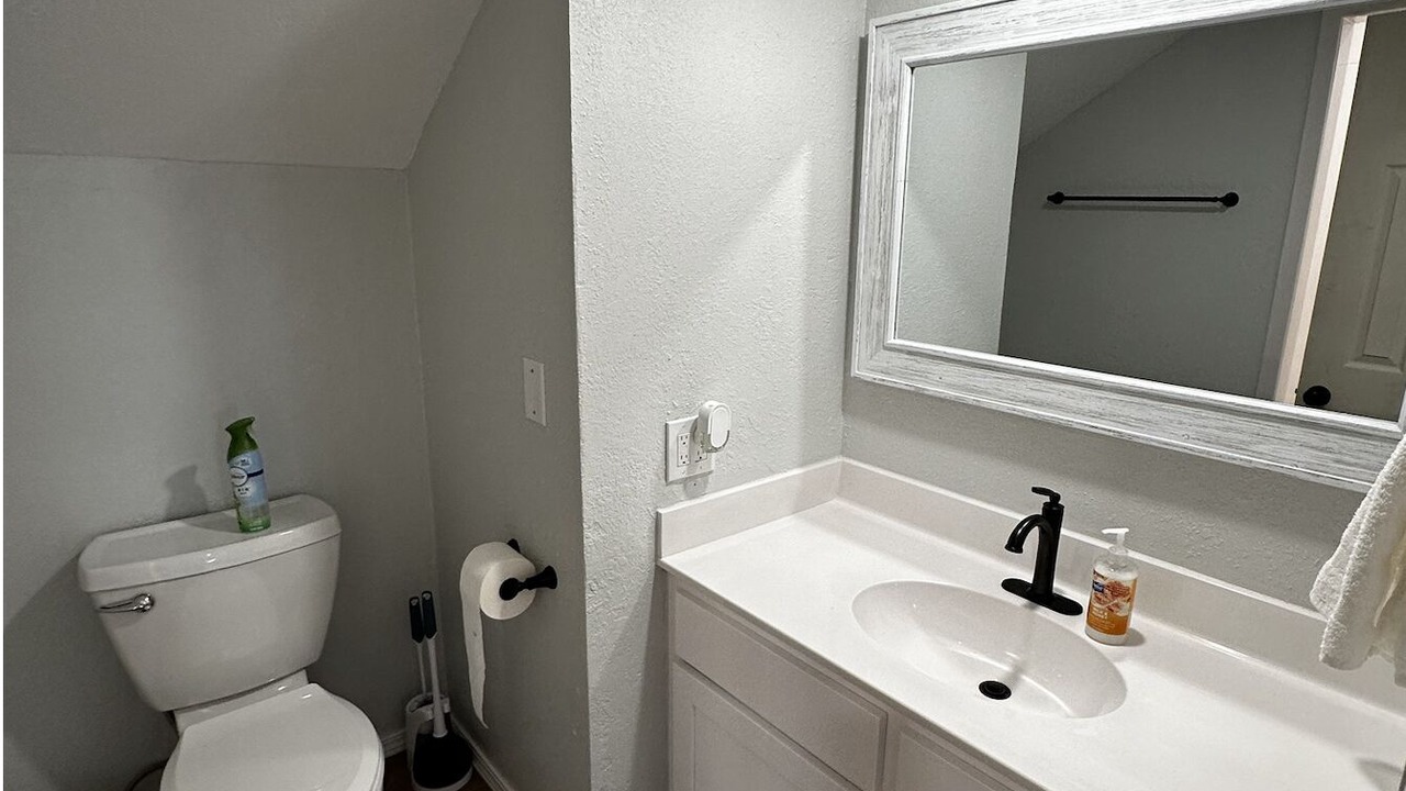 Photo of Bathroom in Daisy