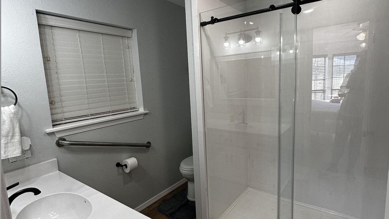 Photo of Bathroom in Daisy
