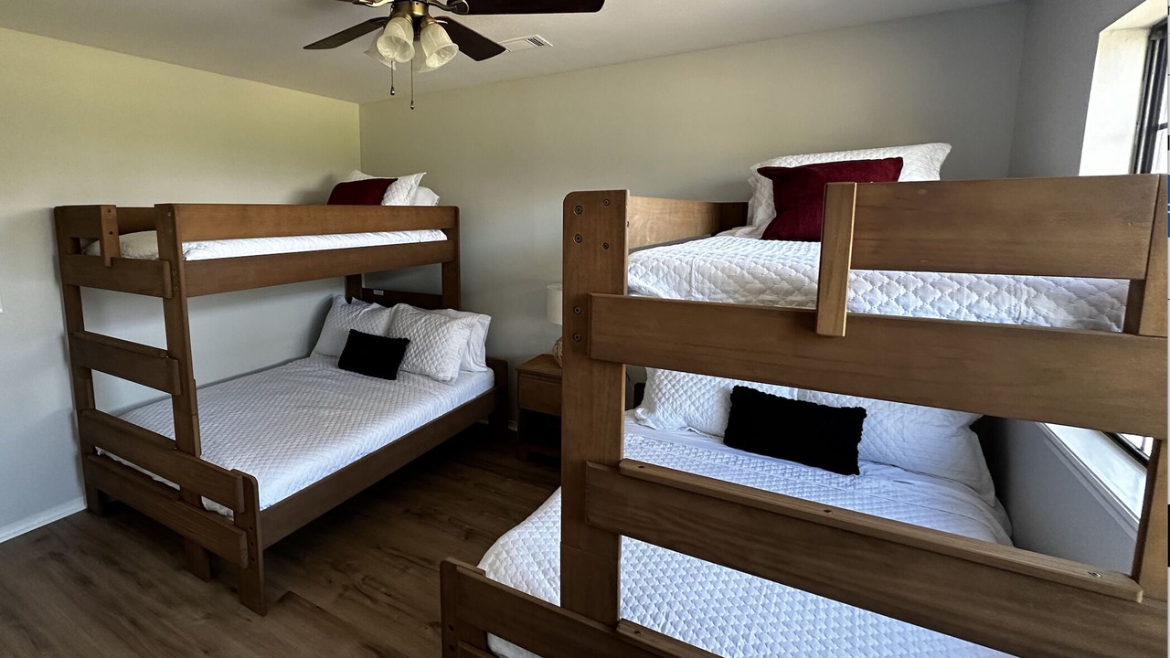 Photo of Bedroom in Daisy