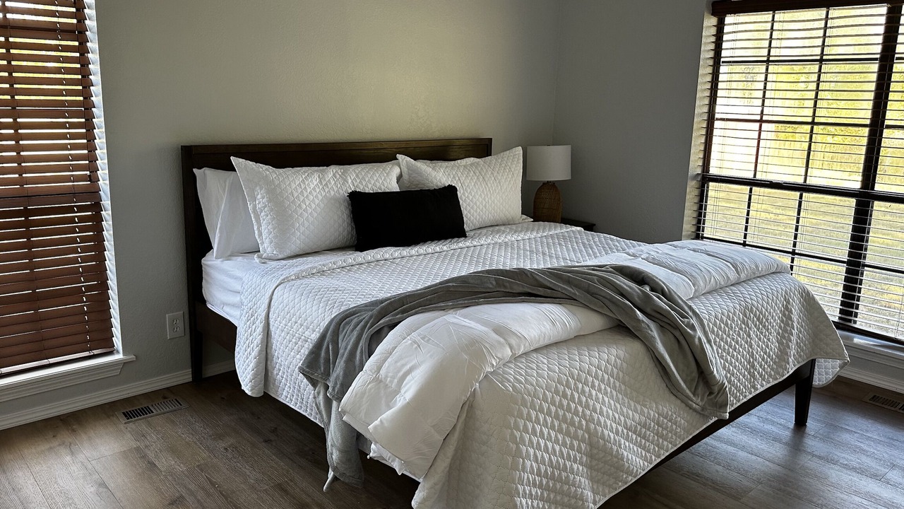 Photo of Bedroom in Daisy