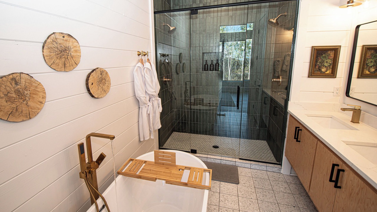 Photo of Bathroom in Broken Bow