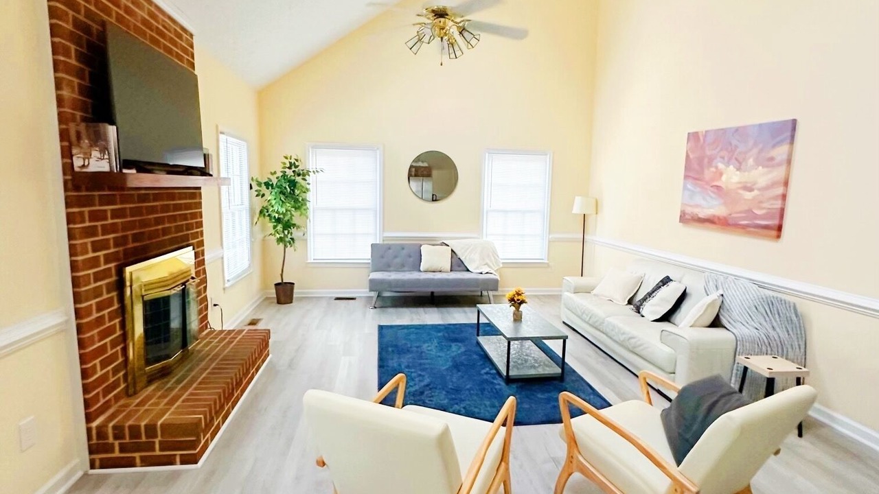 Photo of Livingroom in Gloucester Point