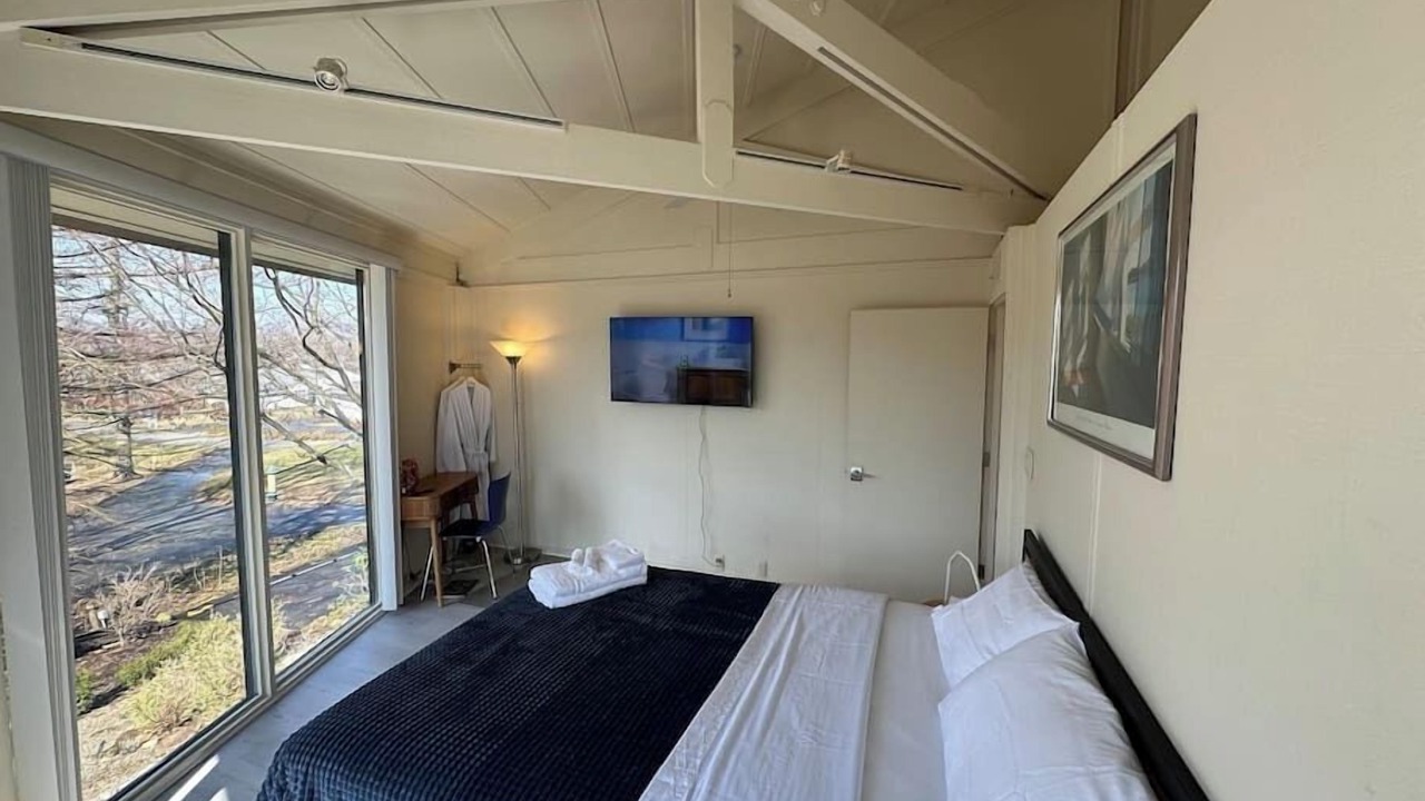 Photo of Bedroom in Cheat Lake