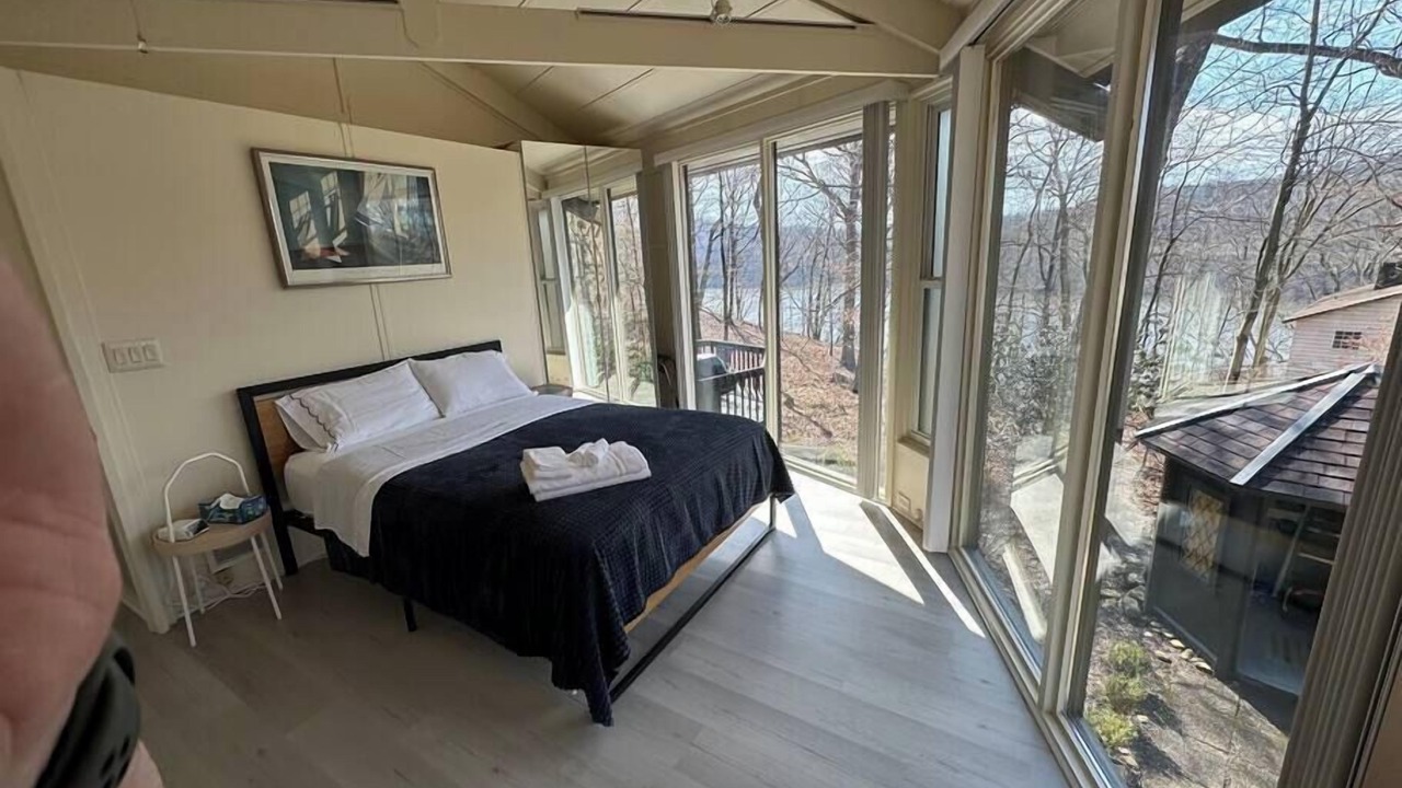 Photo of Bedroom in Cheat Lake