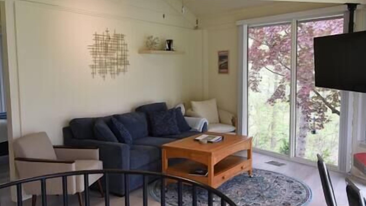 Photo of Livingroom in Cheat Lake