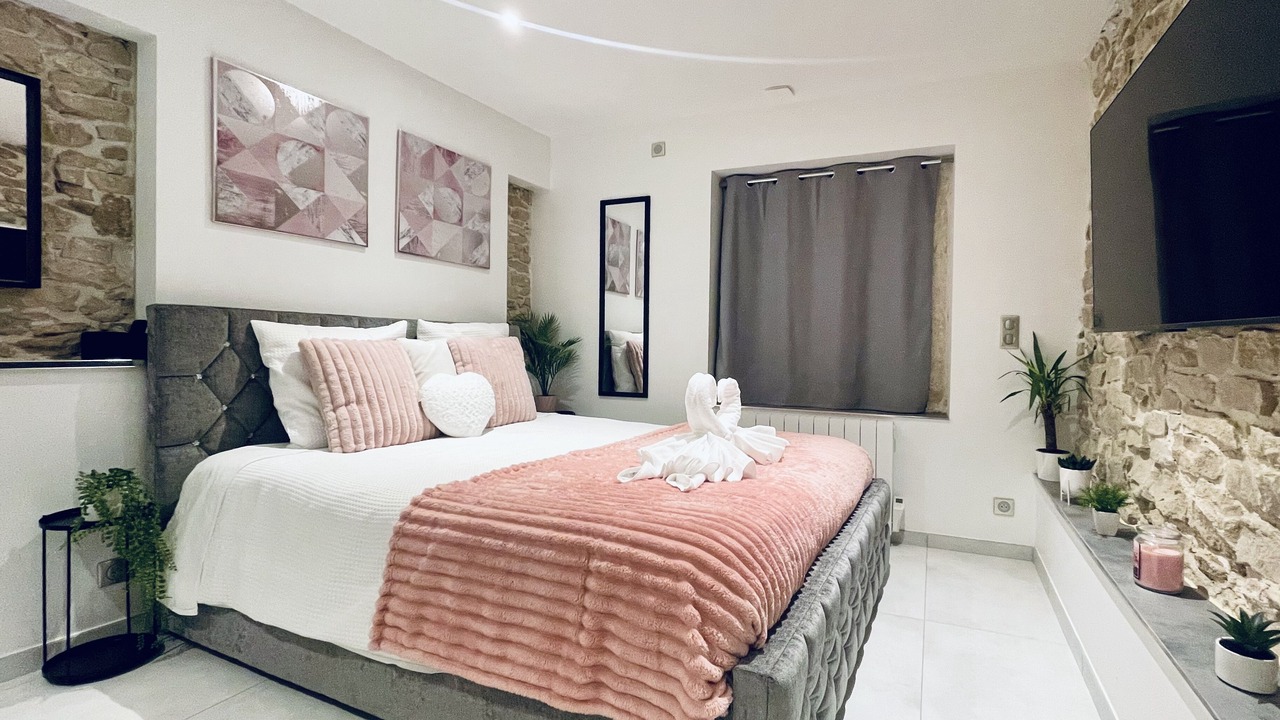 Photo of Bedroom in Saint-Alban-de-Roche