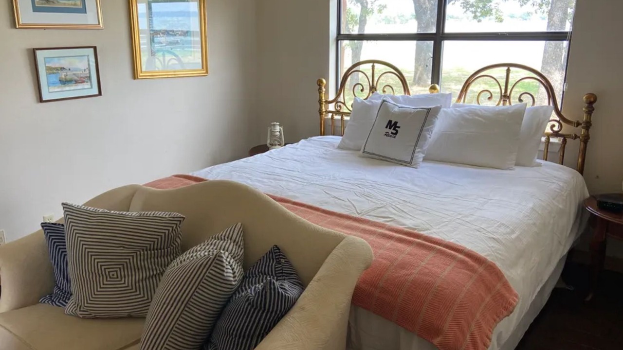 Photo of Bedroom in Buchanan Dam
